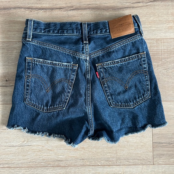 Levi's Ribcage Shorts - Picture 6 of 9
